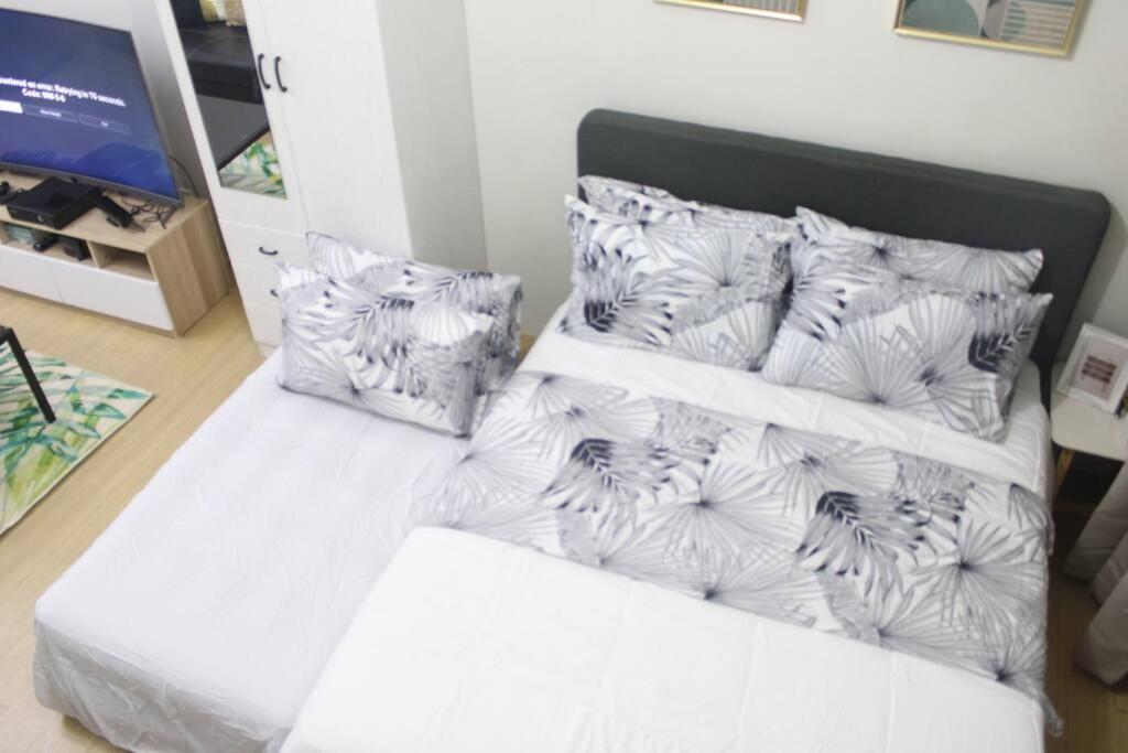 Huge A2J Executive Luxury 1Br Suite Near Abs Cbn, Gma Manila Exteriör bild